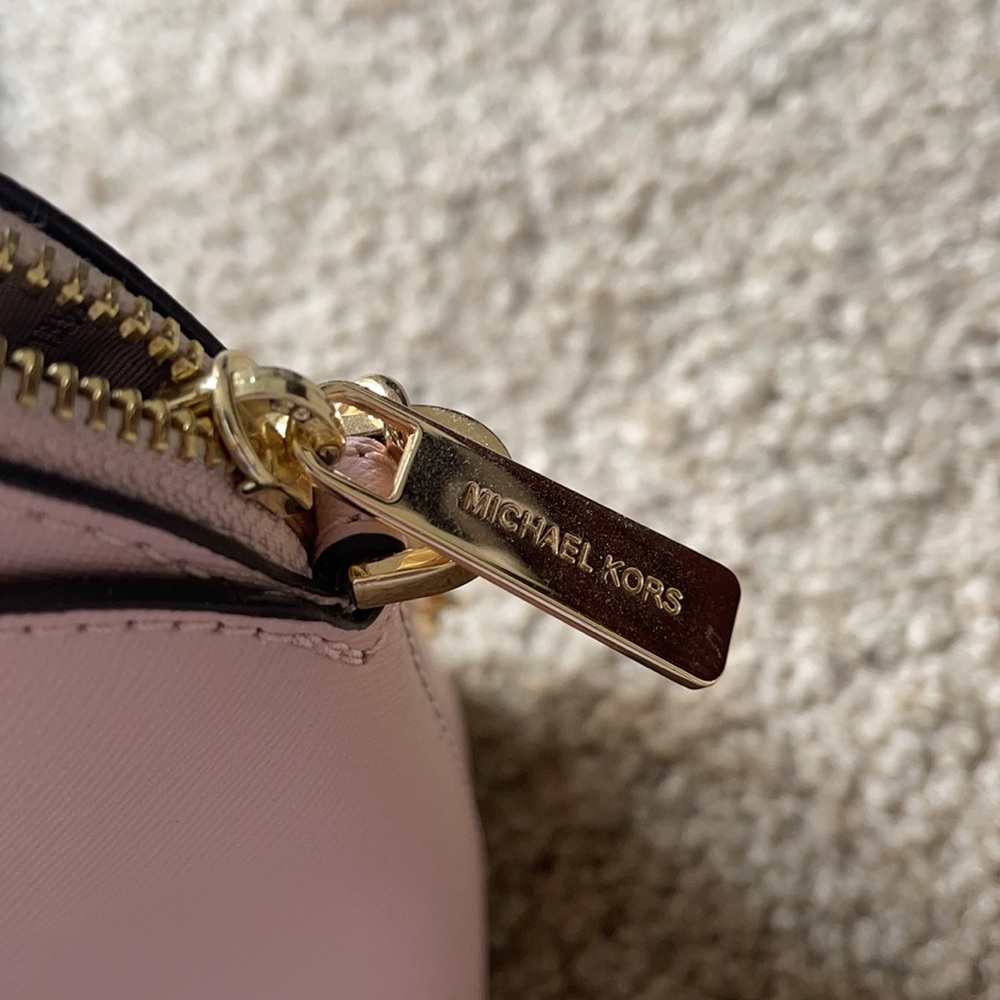 Michael Kors cross body - Picture 6 of 7
